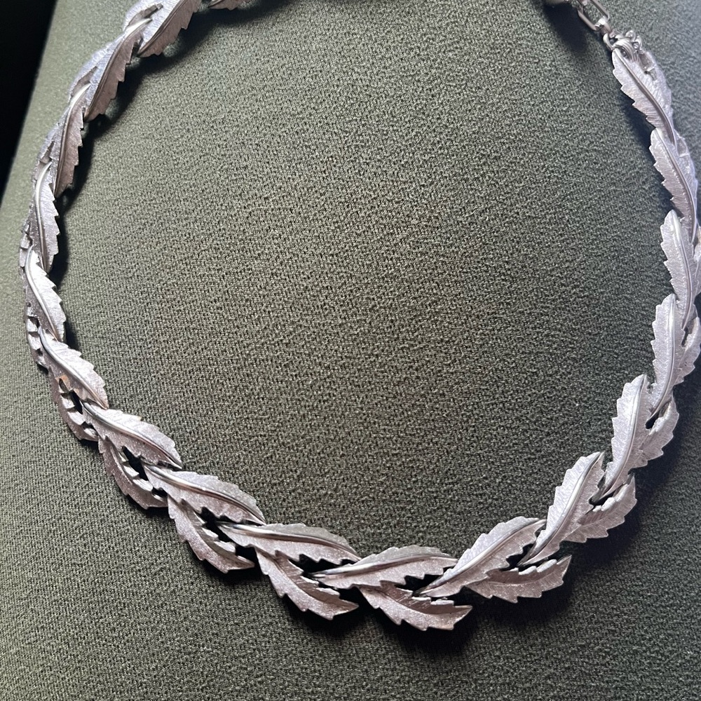 Vintage Trifari Silvertone leaf necklace
